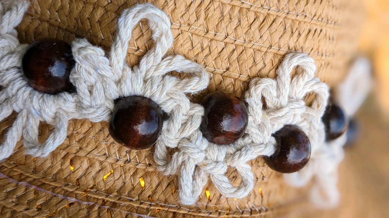 Sublime bohemian hat in wooden beads and macramé – photo 5